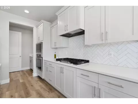 Kitchen - 41470 Metolius Ave, Sandy, OR 97055 photo 6 of 9