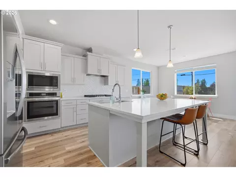Kitchen - 41470 Metolius Ave, Sandy, OR 97055 photo 1 of 9