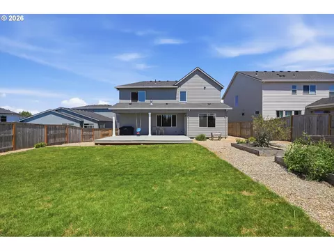 Exterior - 41470 Metolius Ave, Sandy, OR 97055 photo 6 of 8