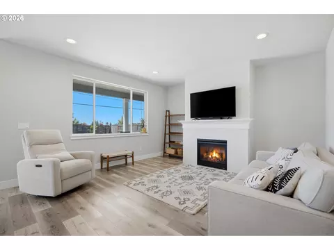 Living - 41470 Metolius Ave, Sandy, OR 97055 photo 1 of 4