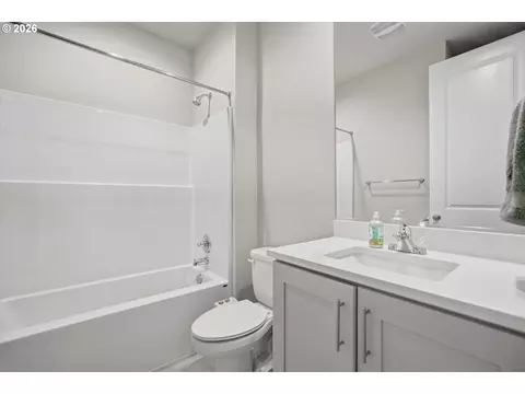 Bath - 41470 Metolius Ave, Sandy, OR 97055 photo 1 of 4