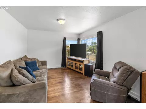 Living - 1901 SW Goodwin Ave, Pendleton, OR 97801 photo 1 of 1
