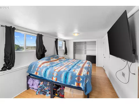 Bedroom - 1901 SW Goodwin Ave, Pendleton, OR 97801 photo 5 of 8