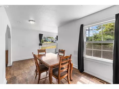Dining - 1901 SW Goodwin Ave, Pendleton, OR 97801 photo 2 of 2