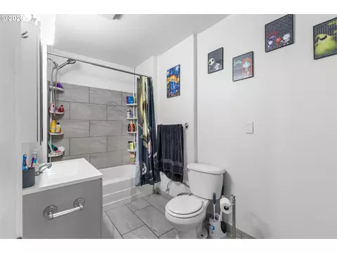 Bath - 1901 SW Goodwin Ave, Pendleton, OR 97801 photo 1 of 1