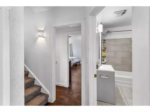Entry Way - 1901 SW Goodwin Ave, Pendleton, OR 97801 photo 1 of 1