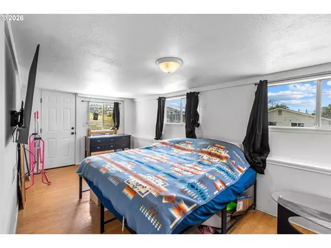 Bedroom - 1901 SW Goodwin Ave, Pendleton, OR 97801 photo 4 of 8