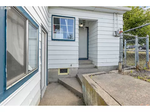 Exterior - 1901 SW Goodwin Ave, Pendleton, OR 97801 photo 2 of 6