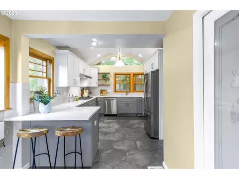 Kitchen - 1929 NE Adams St, Camas, WA 98607 photo 2 of 6