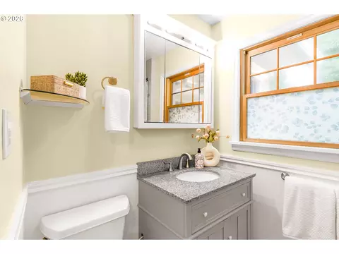 Bath - 1929 NE Adams St, Camas, WA 98607 photo 4 of 6