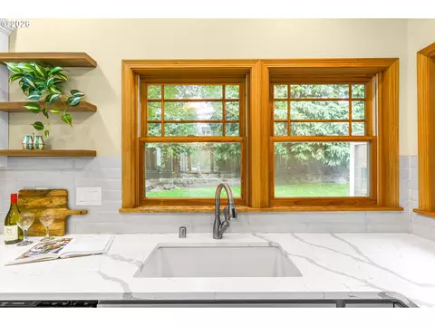 Kitchen - 1929 NE Adams St, Camas, WA 98607 photo 5 of 6