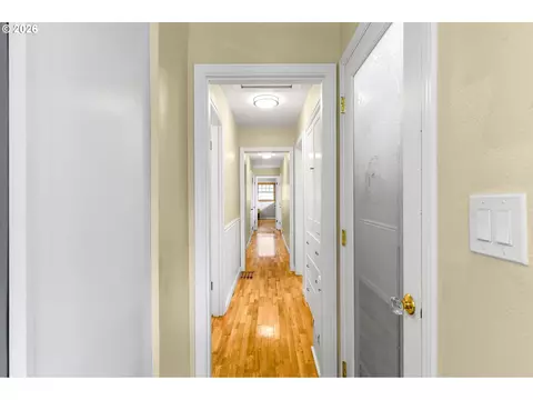 Entry Way - 1929 NE Adams St, Camas, WA 98607 photo 1 of 1