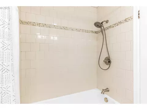 Bath - 1929 NE Adams St, Camas, WA 98607 photo 5 of 6