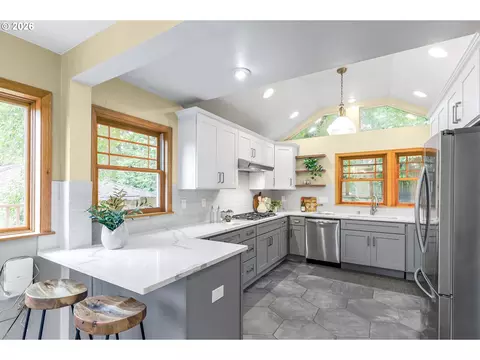 Kitchen - 1929 NE Adams St, Camas, WA 98607 photo 3 of 6