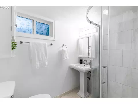 Bath - 1929 NE Adams St, Camas, WA 98607 photo 6 of 6