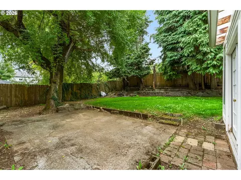 Exterior - 1929 NE Adams St, Camas, WA 98607 photo 5 of 5