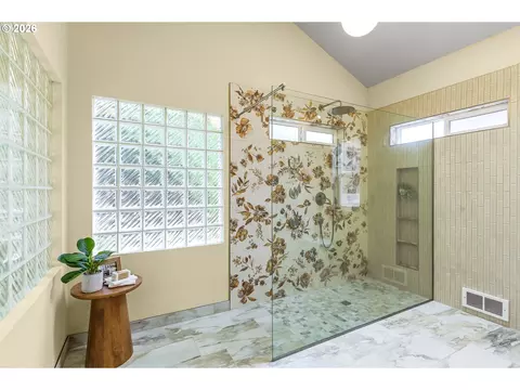 Bath - 1929 NE Adams St, Camas, WA 98607 photo 3 of 6