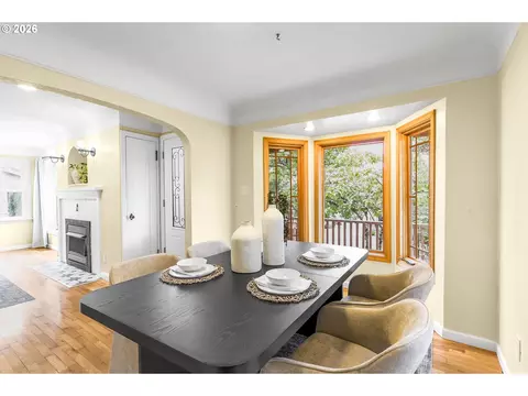 Dining - 1929 NE Adams St, Camas, WA 98607 photo 1 of 1