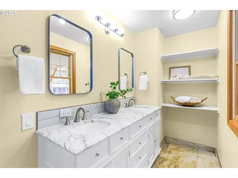 Bath - 1929 NE Adams St, Camas, WA 98607 photo 1 of 6