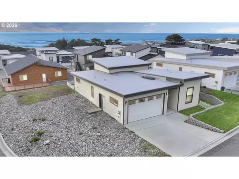 30396 Driftwood Dr, Gold Beach, OR 97444