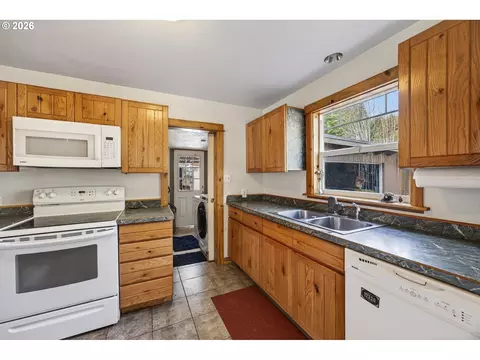 Kitchen - 87606 Rice Rd, Mapleton, OR 97453 photo 1 of 4