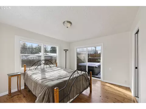 Bedroom - 87606 Rice Rd, Mapleton, OR 97453 photo 3 of 6