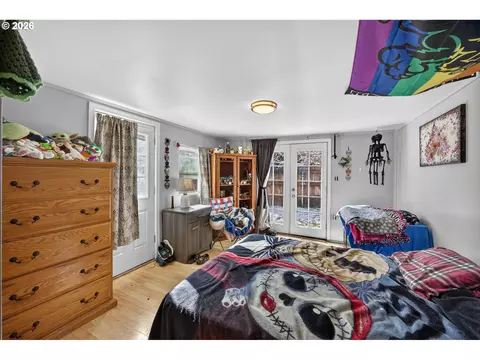 Bedroom - 87606 Rice Rd, Mapleton, OR 97453 photo 6 of 6