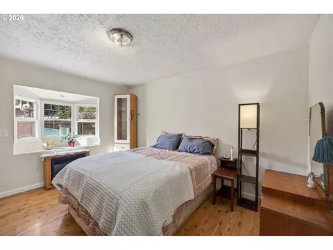 Bedroom - 87606 Rice Rd, Mapleton, OR 97453 photo 1 of 6