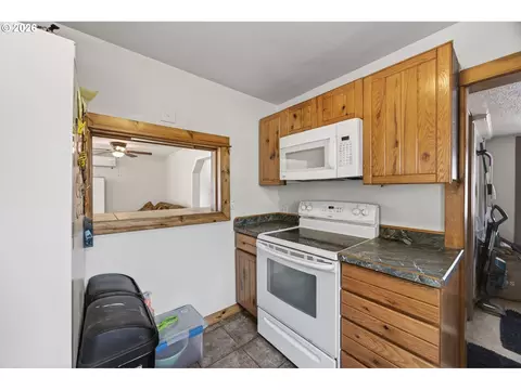 Kitchen - 87606 Rice Rd, Mapleton, OR 97453 photo 2 of 4