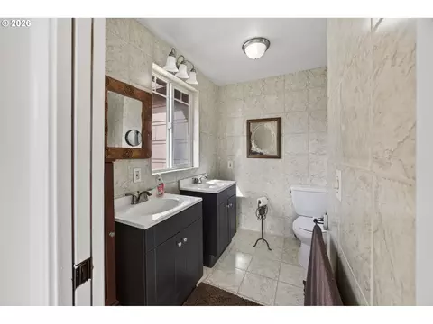 Bath - 87606 Rice Rd, Mapleton, OR 97453 photo 1 of 2