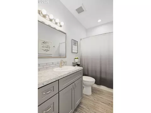 Bath - 1275 Wright Rd, Arlington, OR 97812 photo 1 of 3