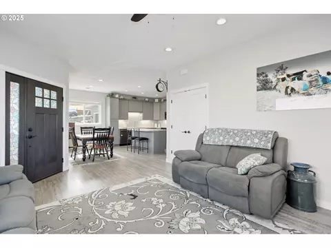 Entry Way - 1275 Wright Rd, Arlington, OR 97812 photo 3 of 3