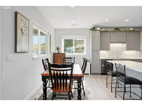 Dining - 1275 Wright Rd, Arlington, OR 97812 photo 1 of 2