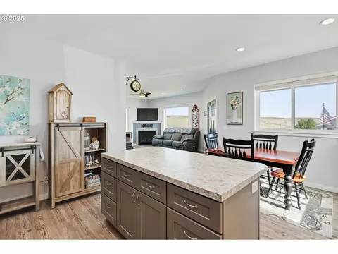 Kitchen - 1275 Wright Rd, Arlington, OR 97812 photo 3 of 4