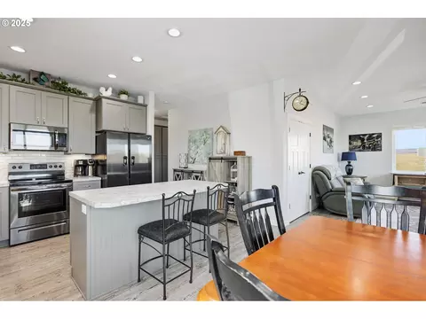 Kitchen - 1275 Wright Rd, Arlington, OR 97812 photo 4 of 4