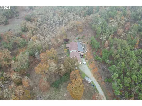 1320 Shoestring Rd, Riddle, OR 97469 photo 2