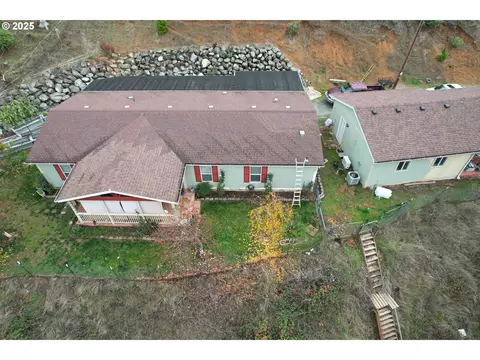 1320 Shoestring Rd, Riddle, OR 97469 photo 4