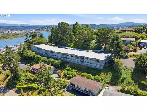 290 N 3rd Ct #15, Coos Bay, OR 97420