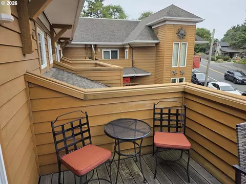 123 S Hemlock St #203, Cannon Beach, OR 97110