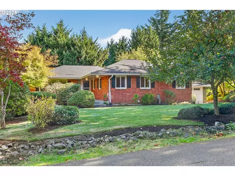1620 SW Maplecrest Dr, Portland, OR 97219