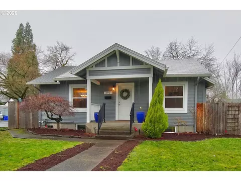390 W Arlington St, Gladstone, OR 97027