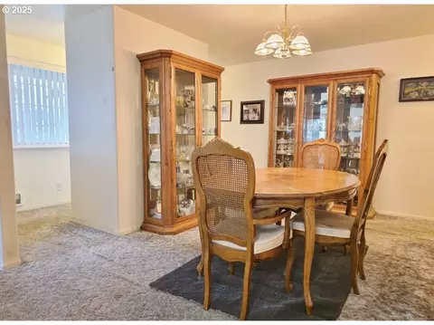 Dining - 795 Red Cedar Ct, Eugene, OR 97402 photo 1 of 2