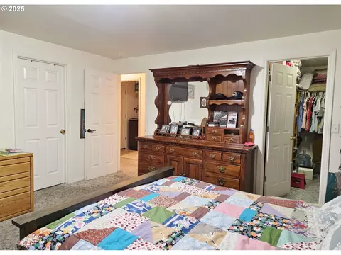 Bedroom - 795 Red Cedar Ct, Eugene, OR 97402 photo 8 of 9