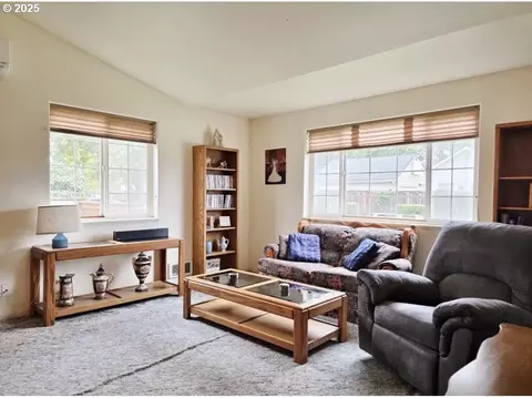 Living - 795 Red Cedar Ct, Eugene, OR 97402 photo 2 of 3