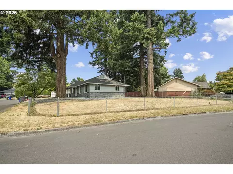 Exterior - 2013 NE Roberts Ct, Gresham, OR 97030 photo 7 of 12