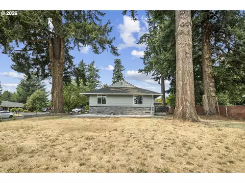 Exterior - 2013 NE Roberts Ct, Gresham, OR 97030 photo 9 of 12
