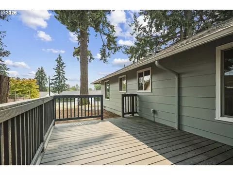 Exterior - 2013 NE Roberts Ct, Gresham, OR 97030 photo 4 of 12