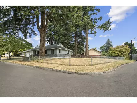 Exterior - 2013 NE Roberts Ct, Gresham, OR 97030 photo 6 of 12