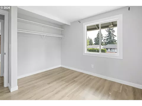 Bedroom - 2013 NE Roberts Ct, Gresham, OR 97030 photo 6 of 6