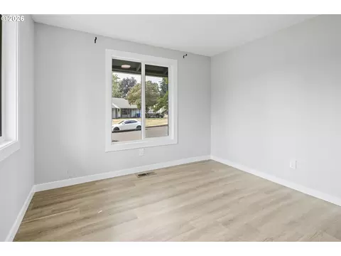 Living - 2013 NE Roberts Ct, Gresham, OR 97030 photo 11 of 11